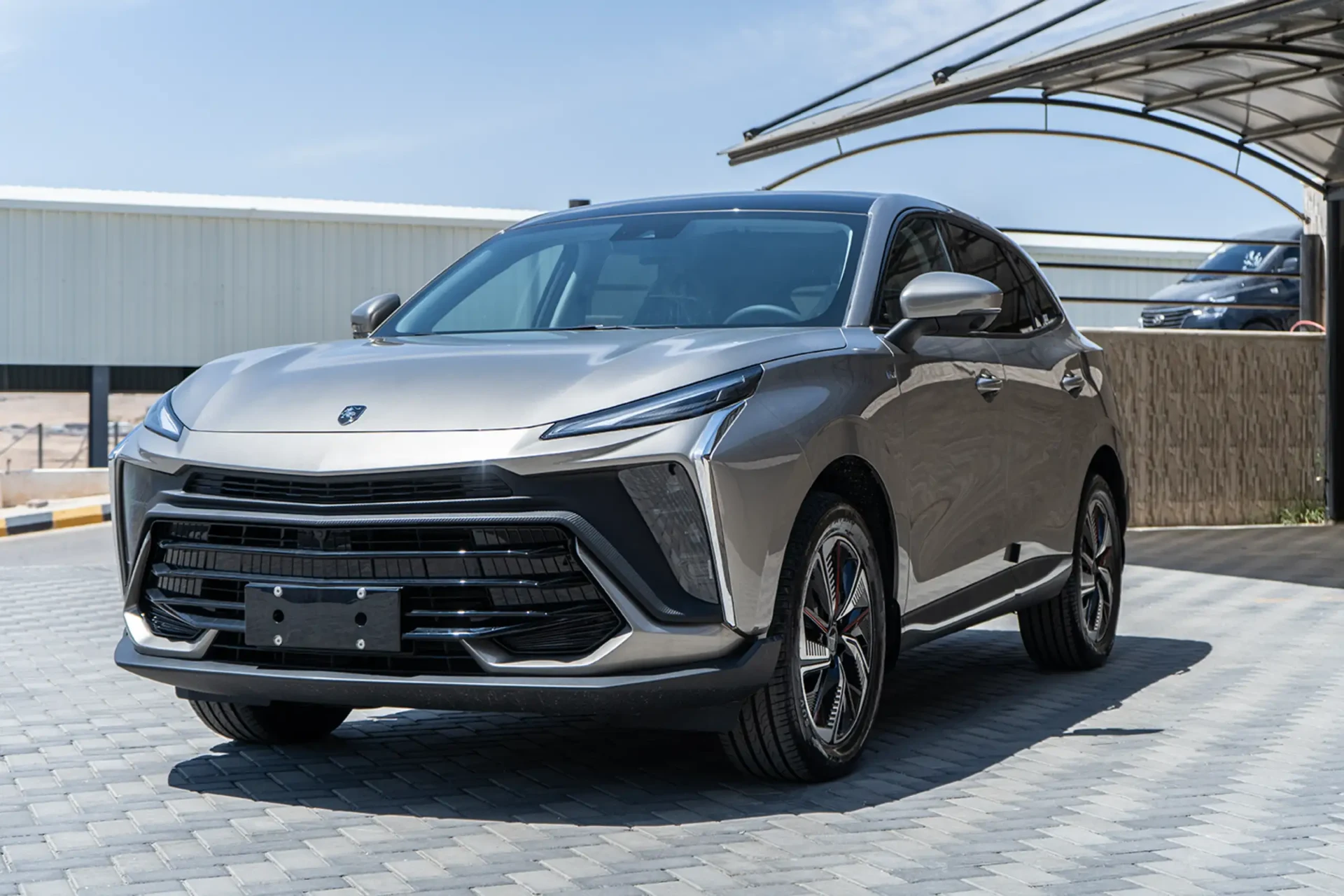 FORTHING T5 EVO – dragon edition zepředu a z boku